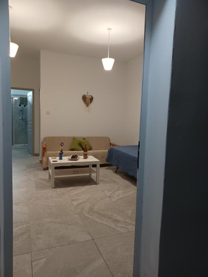 Andri' S Place Paphos Extérieur photo